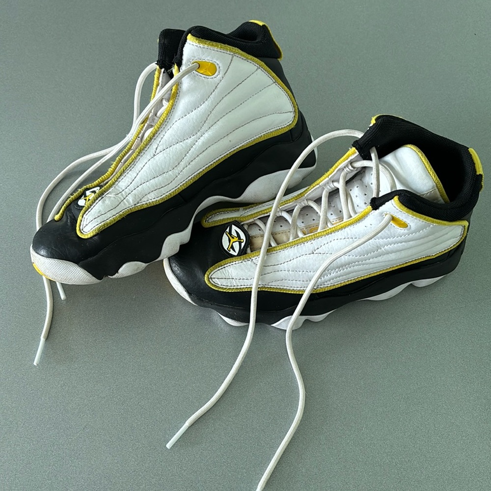 Youth Boys Nike Jordans